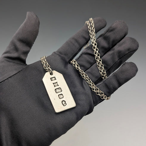 1977 British sterling silver jubilee ingot pendant and sterling silver chain, total weight 43g CJ